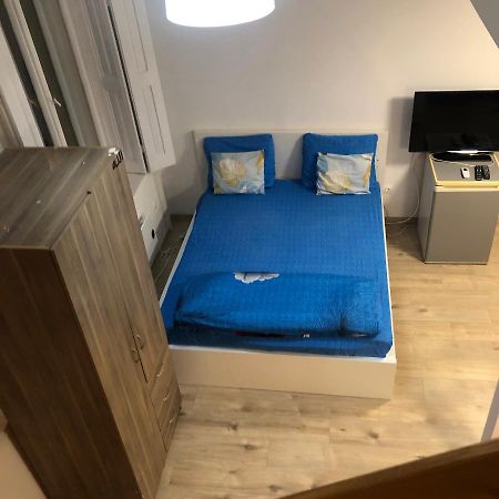 7Dab Rotten 4B3 Contactless Self Check-In Budapest Exteriör bild