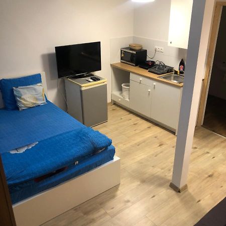 7Dab Rotten 4B3 Contactless Self Check-In Budapest Exteriör bild